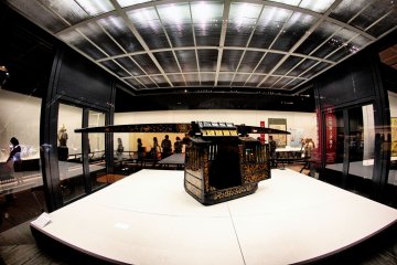 A real life-size palanquin used in the Edo era