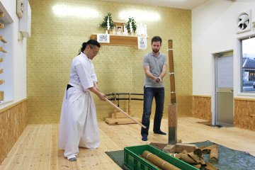 Interactive samurai workshop – being put through my paces