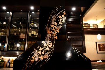 The powerful ventilation fan is covered with a traditional lacquer design...I love this!