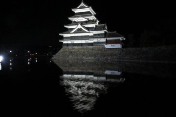 Matsumoto Castle at night