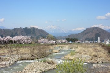 Bright spring day in Yudanaka onsen