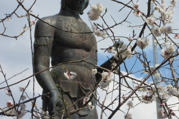 Big Kannon statue in Yudanaka