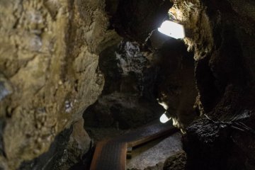 The narrow path creeps through the cave
