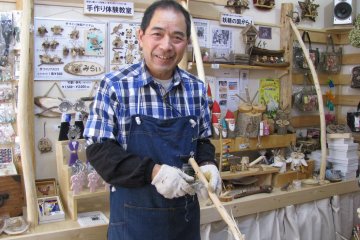 The master of wooden toys in Ito shows his work