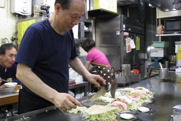 Okonomiyaki chef in Hiroshima was really great!