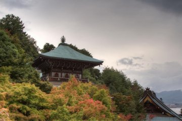 The temple grounds consist of several buildings, some of them overlooking the sea