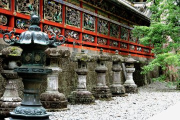 Stone Lanterns at Tōshō-gu