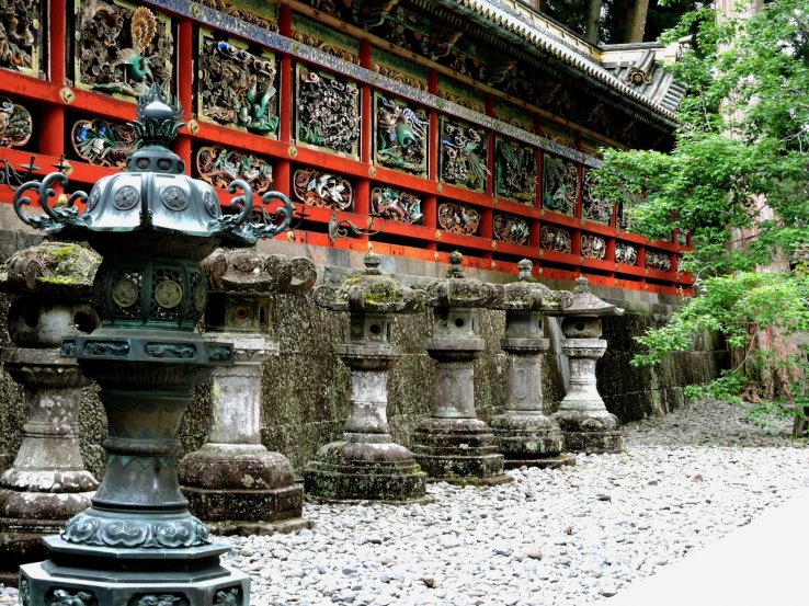 Stone Lanterns at Tōshō-gu