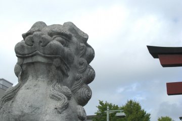 Another with closed mouth means "End." Kamakura.