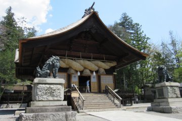 Suwa Taisha's komainu, Nagano