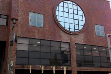 The outside of the Kaigun-san no Mugishu-kan