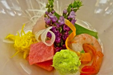 Des sashimis, généreusement accompagnés de wasabi. Ça pique!