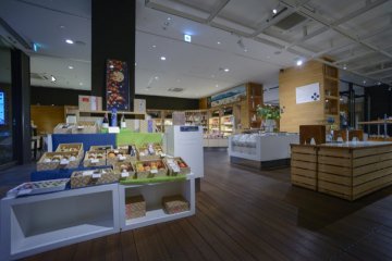 Kurasuwa first floor souvenir section