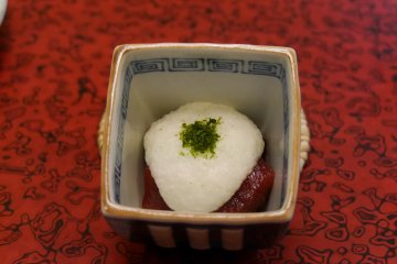 Toro tuna and grated "yamaimo" mountain yam. Put a bit of soy sauce on this, and enjoy.
