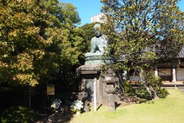 A Day Tour of Yanesen in Tokyo