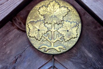 The emblem of Suwa Taisha, Nagano