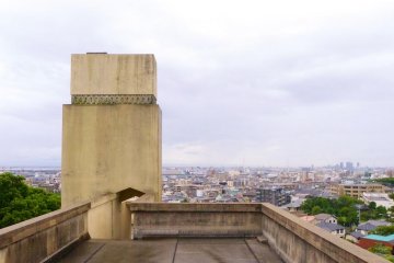 Enjoy the views of Ashiya and Kobe from the rooftop balcony