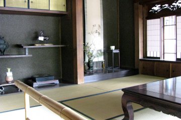 Some houses have interriors with old furniture and decorations