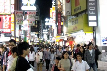 Many happy people around makes Shibuya very lively place!