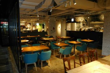 Spacious diner offering a variety of cuisines 