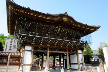 The entrance to Naritasan complex