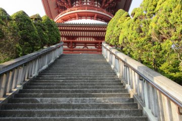 Naritasan is located on ups and downs