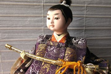 Boneka yang indah dengan komposisi material dan kain Jepang