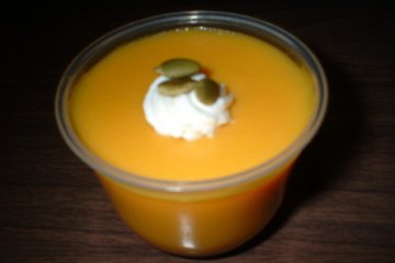 Puding labu dengan biji labu bakar