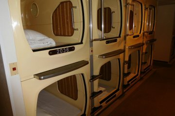 Capsule rooms 
