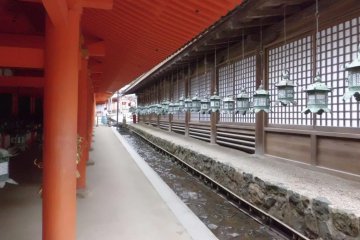Inside the shrine there are many hanging bronze lanterns.
