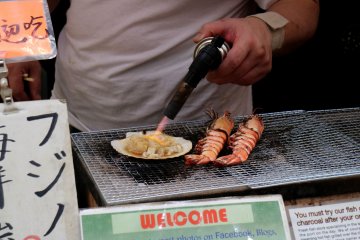 Pick fresh seafood and eat on the spot