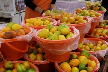 You can find fresh, organic oranges here