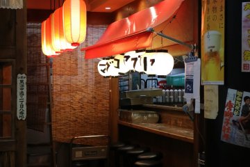 Little corners for visitors to sit and eat are available