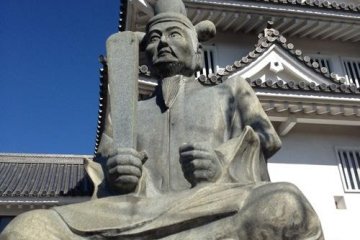 A statue of Hideyoshi stands guard over Sunomata Castle