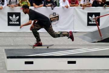 Rodrigo TX skating past