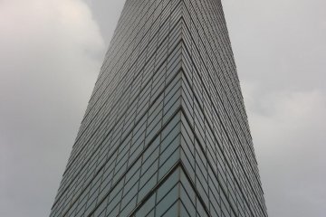 125 meters of sleek, mirrored glass