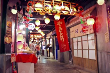 A number of restaurants at Tempozan Marketplace accept Palm-Auth-Pay app payments. Discounts and freebies are available with the coupon app as well.