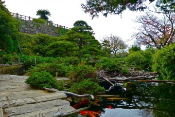 グラバー邸前の日本庭園