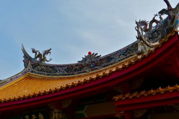 The roof of the gate