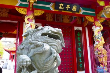 A pair of lions protect the Mausoleum