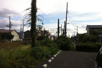 Aux alentours de Shimomachi, une voie ferrée désaffectée