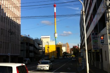 La rainbow tower, une tour de radio qui s'élève à 100 mètres au dessus du sol