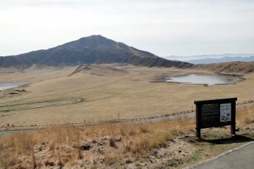 A good overview of the area can be found from the car viewpoint above the plateau