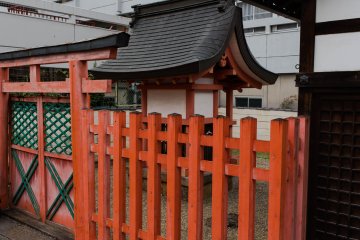The Uneme Shrine with its back to the pond