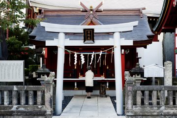 Tokyoites come here to pray for success in business and good health 