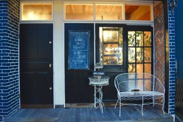 Toile De Liberte Cafe in Nakacho  [Closed]