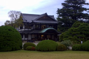 Shoukou Shoreikan, roughly, Commerce and Industry Promotional Hall