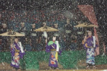 Even when it's snowing, the show must go on!