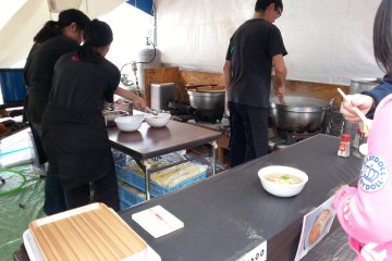 Mempersiapkan ramen