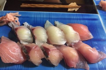 Des nigirizushi préparé avec le poisson pêché le jour-même